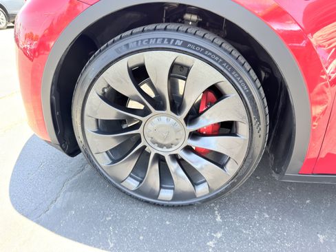 Used 2022 Tesla Model Y Performance AWD/4WD image 34