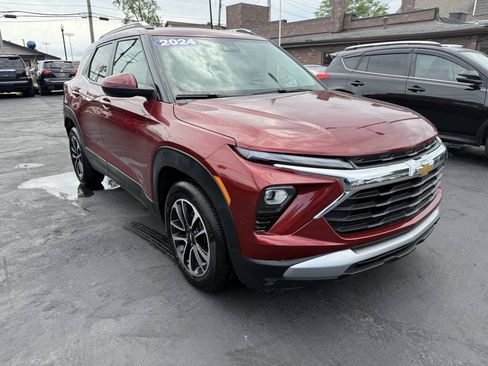 Used 2024 Chevrolet TrailBlazer LT w/ Convenience Package FWD image 3