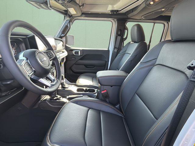Used 2025 Jeep Wrangler Unlimited Sahara AWD/4WD image 21