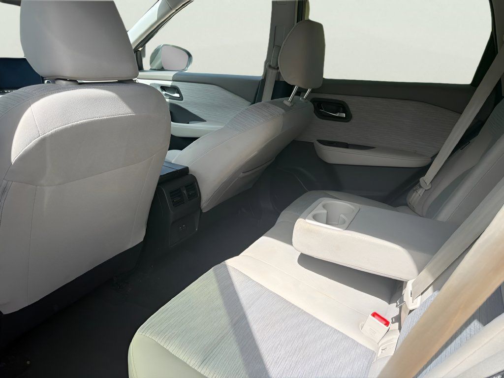 Used 2023 Nissan Rogue SV FWD image 12