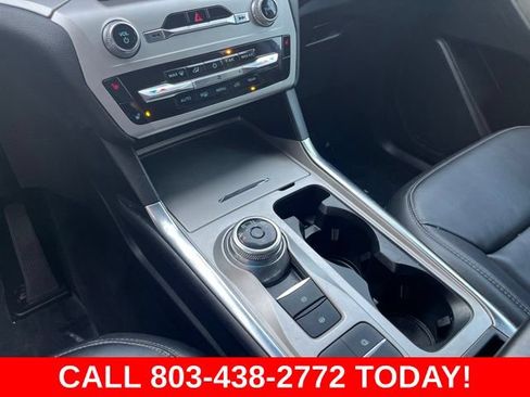 Used 2022 Ford Explorer XLT w/ Equipment Group 202A RWD image 26