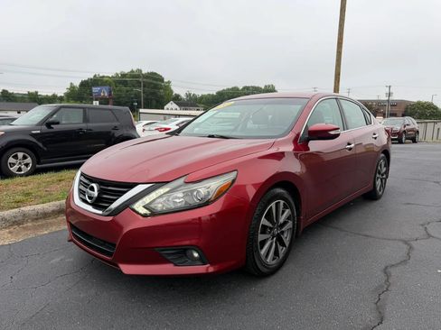 Used 2017 Nissan Altima 2.5 SL w/ 2.5 Technology Package FWD image 3
