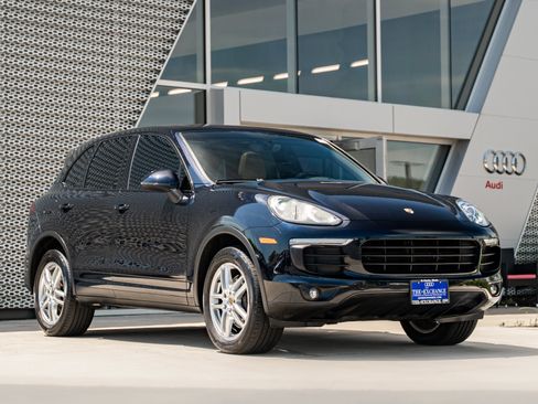 Used 2016 Porsche Cayenne AWD/4WD image 1