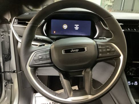 Used 2025 Jeep Grand Cherokee Laredo X w/ Luxury Tech Group I AWD/4WD image 20