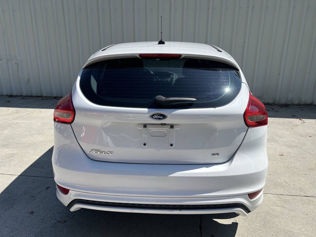 Used 2016 Ford Focus SE w/ SE Sport Package FWD image 4