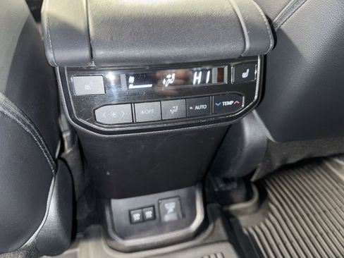 Used 2021 Toyota Highlander Platinum image 32