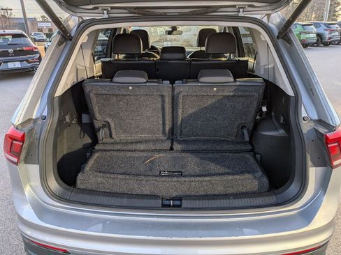 Used 2022 Volkswagen Tiguan SE image 32