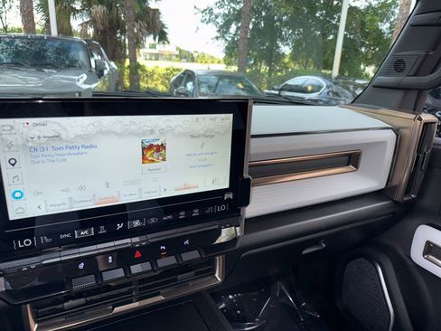 Used 2025 GMC Hummer EV 3X AWD/4WD image 89