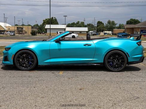 Used 2019 Chevrolet Camaro ZL1 RWD image 3