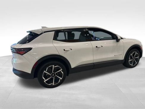 New 2026 Chevrolet Equinox EV LT image 5