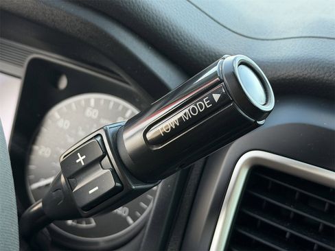 Used 2018 Nissan Titan S image 26