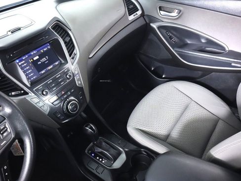 Used 2019 Hyundai Santa Fe XL SE image 37