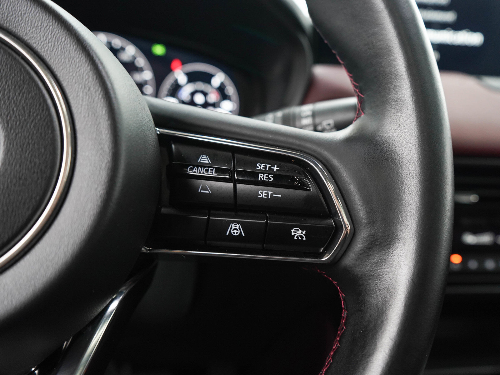 Certified 2025 MAZDA CX-70 Plug-In Hybrid w/ Premium Plus AWD/4WD image 28