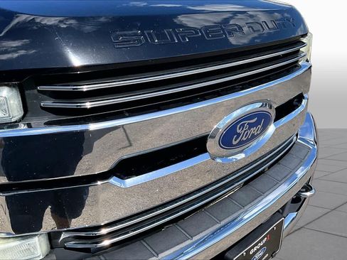 Used 2017 Ford F250 Lariat w/ Lariat Ultimate Package AWD/4WD image 30