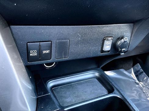 Certified 2016 Toyota RAV4 LE image 33