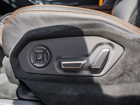 Used 2024 Lamborghini Urus Performante AWD/4WD image 24