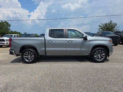 Used 2025 Chevrolet Silverado 1500 LT AWD/4WD image 7