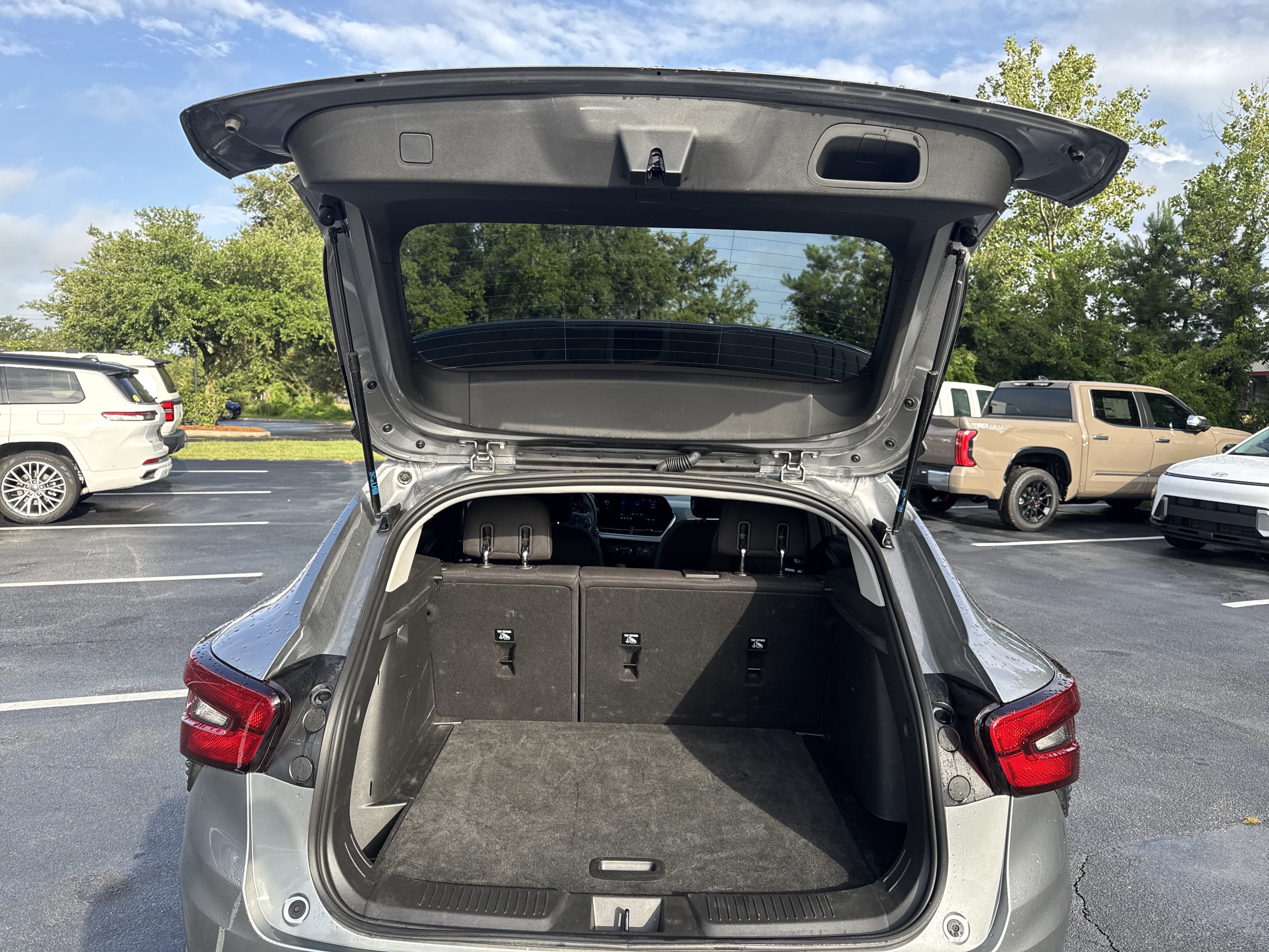 Used 2026 Chevrolet Trax LS FWD image 28