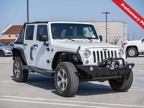 Used 2017 Jeep Wrangler Unlimited Sahara w/ Connectivity Group AWD/4WD image 3