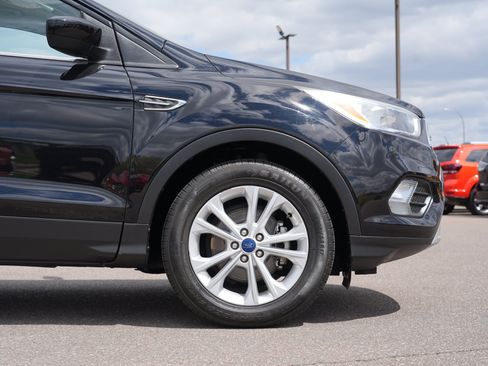 Used 2019 Ford Escape SE FWD image 11