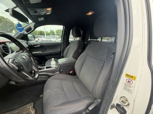 Used 2016 Toyota Tacoma TRD Off-Road w/ Towing Package AWD/4WD image 13