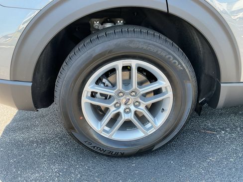 New 2026 Ford Explorer Active RWD image 9