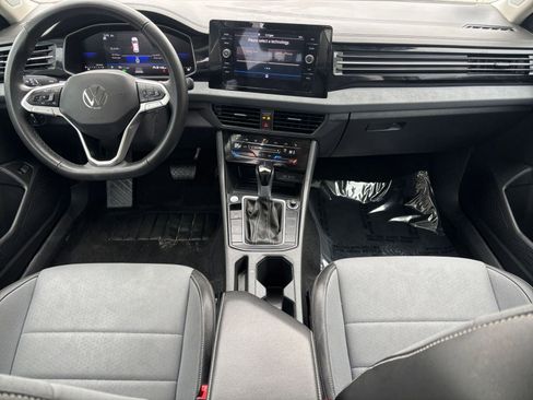 Used 2025 Volkswagen Jetta SE image 28