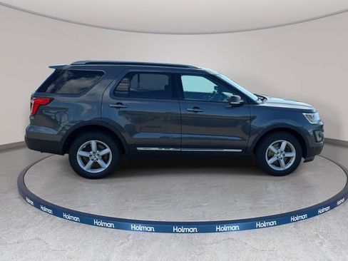 Used 2017 Ford Explorer XLT AWD/4WD image 5