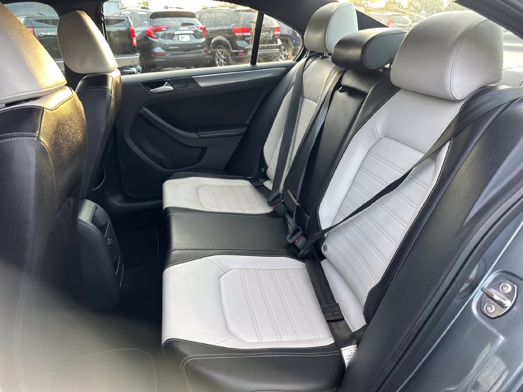 Used 2016 Volkswagen Jetta Sport FWD image 17