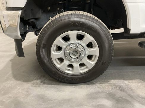 Used 2021 Ford F250 XLT w/ FX4 Off-Road Package image 6