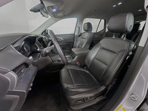 Used 2019 Chevrolet Traverse LT image 13