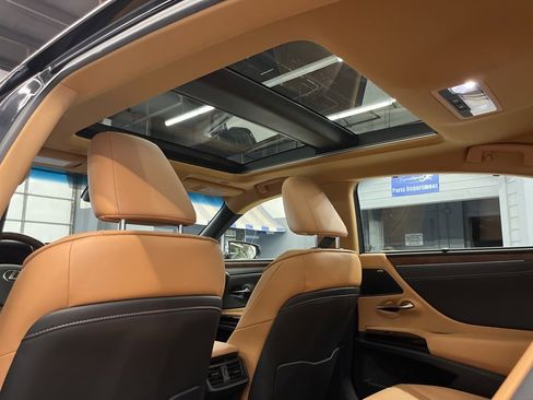 Used 2024 Lexus ES 350 Ultra Luxury w/ Accessory Package (Z2) image 28
