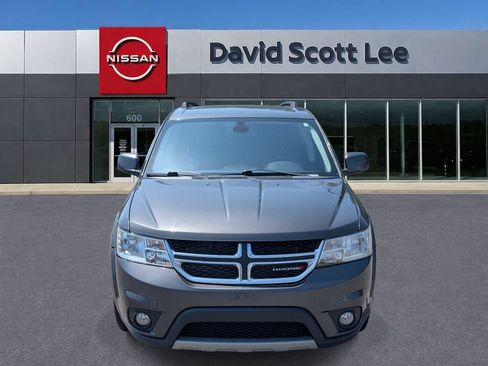 Used 2019 Dodge Journey SE w/ Premium Group FWD image 2