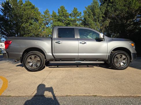 Used 2018 Nissan Titan SL w/ Texas Titan Edition AWD/4WD image 2