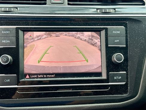 Used 2018 Volkswagen Tiguan S image 13