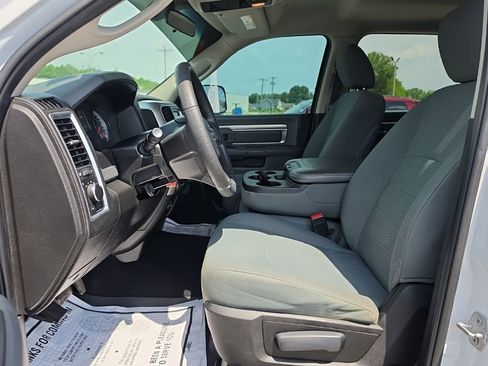 Used 2020 RAM 1500 Classic SLT AWD/4WD image 17
