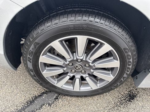 Certified 2020 Toyota Sienna Limited Premium image 10