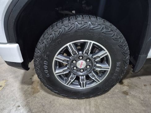 Certified 2025 GMC Sierra 1500 AT4 AWD/4WD image 33
