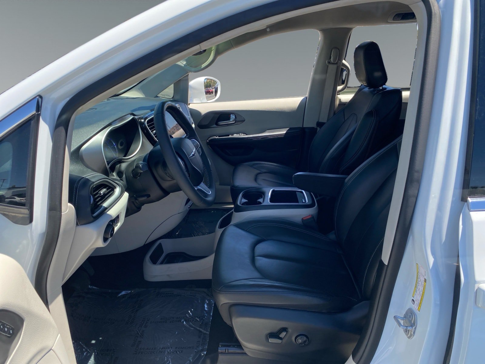 Used 2022 Chrysler Pacifica Touring-L FWD image 9
