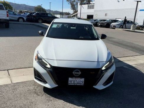 Used 2023 Nissan Altima 2.5 SR image 3