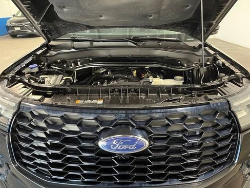 Used 2025 Ford Explorer ST-Line AWD/4WD image 9
