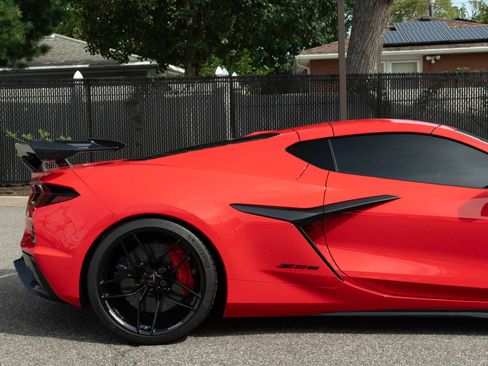 Used 2025 Chevrolet Corvette Z06 w/ Z07 Performance Package RWD image 53