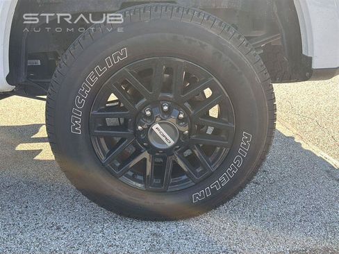 Used 2022 Ford F250 XLT w/ Black Appearance Package AWD/4WD image 9