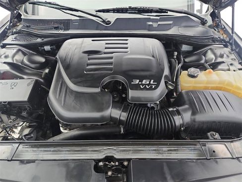 Used 2019 Dodge Challenger SXT image 31