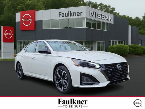 New 2025 Nissan Altima 2.5 SR w/ SR Premium Package image 1