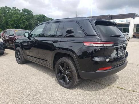 Used 2023 Jeep Grand Cherokee Altitude AWD/4WD image 6