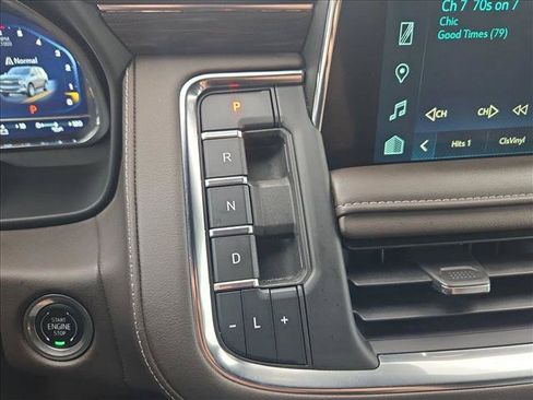 Used 2024 Chevrolet Suburban LT RWD image 12
