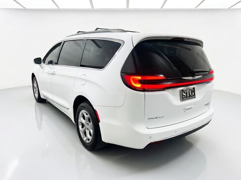 Used 2021 Chrysler Pacifica Limited AWD/4WD image 6