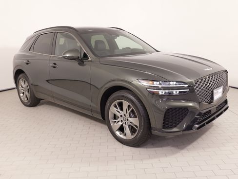 Used 2025 Genesis GV70 3.5T Sport AWD/4WD image 8