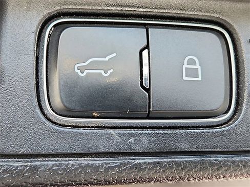 Used 2020 Ford Explorer XLT w/ Equipment Group 202A image 28